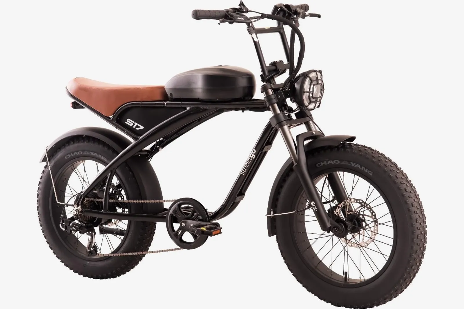 Bicicleta elétrica Oggi Street GO S17 preta, com banco marrom em estilo café racer e pneus largos